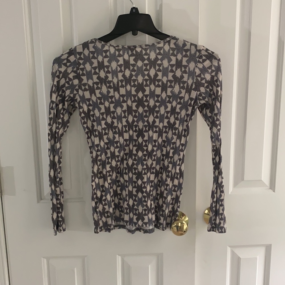 Patterned Long Sleeve Top - Picture 3 of 3